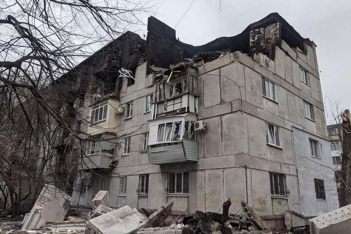 Луганщина: через обстріли за добу зруйновано 27 будинків (фото)