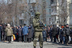 Маріуполь знаходиться у блокаді російських солдат більше місяця