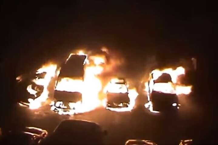 Под Москвой сгорели автомобили сотрудников ФСБ (видео)