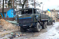  На вулицях Бучі багато розбитої техніки рашистів 