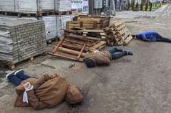 Вбиті росіянами цивільні українці на вулицях звільненої Бучі