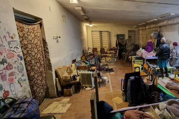 Живі поруч з мертвими: в Ягідному окупанти тримали у підвалі жінок і дітей (фото)
