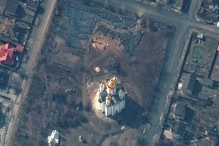 З’явилися супутникові знімки братської могили в Бучі (фото)