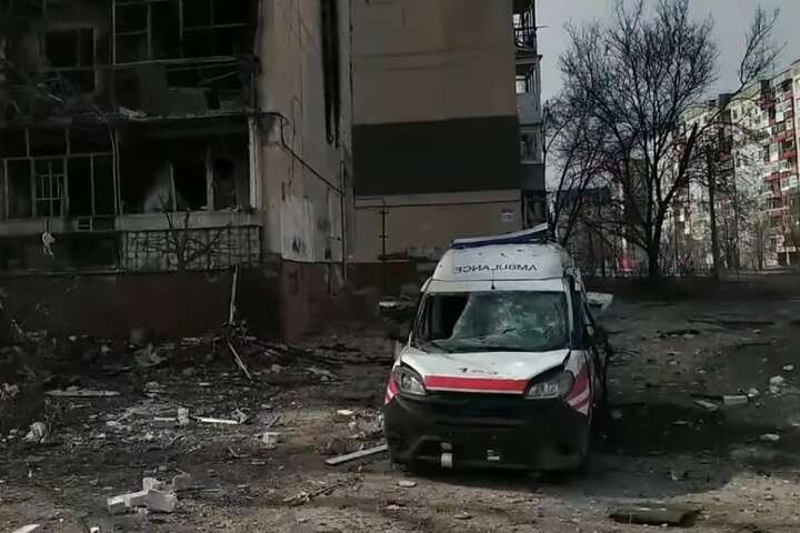 На Луганщині рашисти обстріляли волонтерів, які роздавали гуманітарну допомогу 