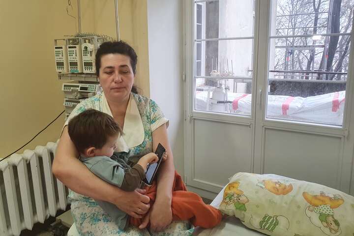 Потрапили під «Гради» окупантів: в «Охматдиті» врятували двох дітей із Маруполя