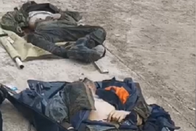 В Сумской области оккупанты забрали награбленное, а тела товарищей оставили (видео)