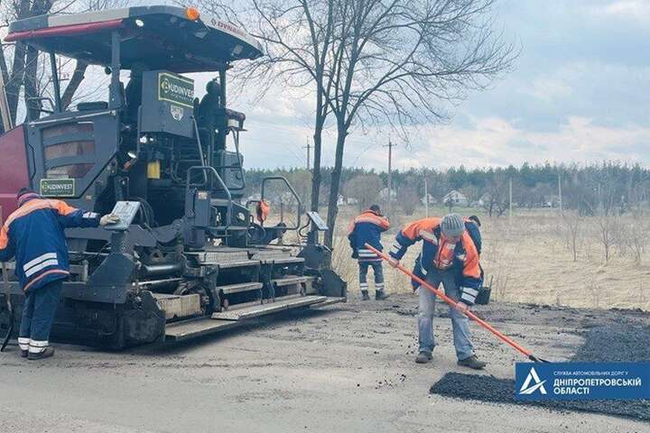 Прифронтова Дніпропетровська область почала ремонт доріг 