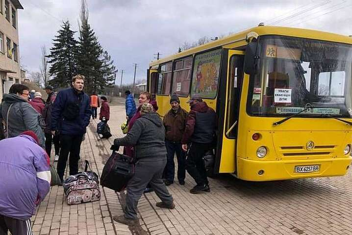Власти призывают жителей Луганщины эвакуироваться: оккупанты уничтожают железную дорогу