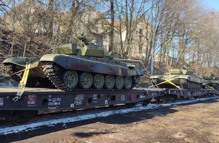 Чехія відправила в Україну танки 
