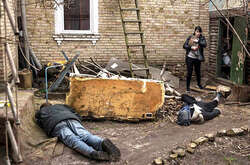 Наслідки звірств росіян, скоєних проти мирних людей на Київщині, облетіли шпальти світових видань