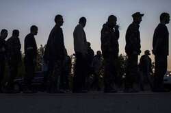 Росіяни викрадають цивільних чоловіків та видають їх за військовополонених