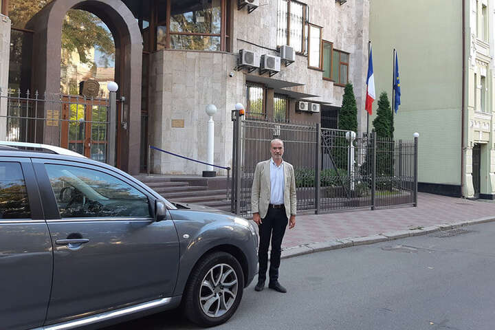 Посольство Франції повертається до Києва