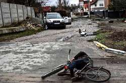 Після звільнення Бучі на вулицях міста виявлено десятки загиблих від рук рашистів мирних мешканців