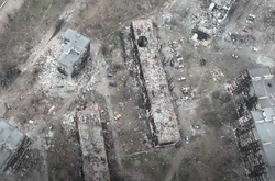 Рашисты разбомбили больницу в Мариуполе: заживо сгорели полсотни человек
