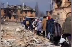 Окупанти примусово вивозять пацієнтів із лікарні в Маріуполі (відео)