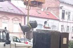 Мукачево першим демонтувало погруддя Пушкіна (фото)