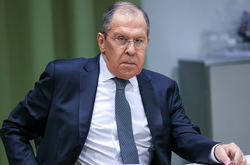  Сергей Лавров обиделся на Украину, которая уже отказывается согласовывать военные учения с Россией и требует внести Крым в гарантии безопасности. Но от переговоров глава МИД России не отказывается 