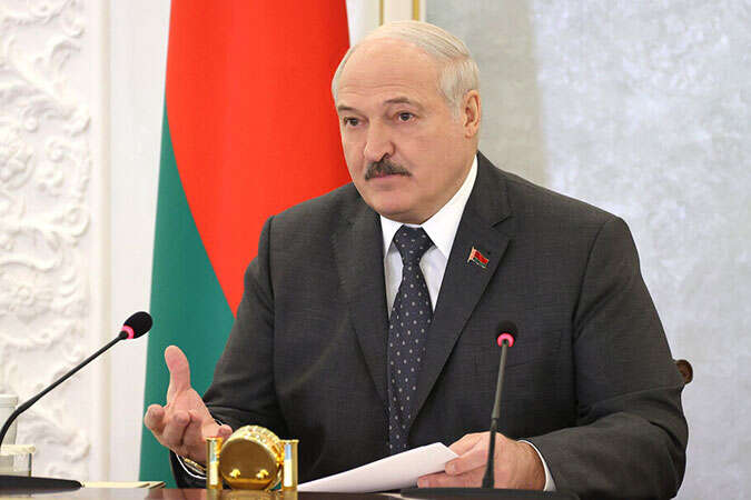 Лукашенко хоче всадити Білорусь разом за стіл із РФ і Україною на мирних переговорах