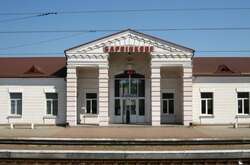 Окупанти завдали авіаудару по Донецькій залізниці: рух потягів заблокований 