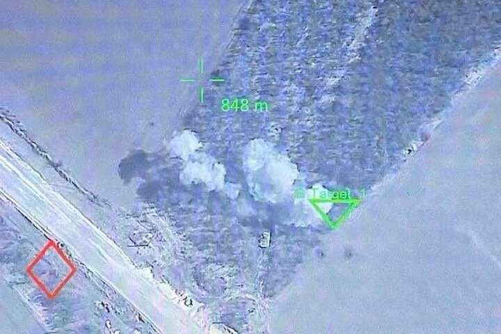 Українські вояки знищили ворожі позиції завдяки окупанту, який тікав від дрона (фото, відео)