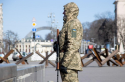 Українські військові дали відсіч ворогу на підступах до столиці 