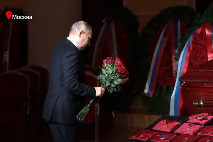 Прощання з Жириновським: Путін злякався навіть почесної варти (фото)