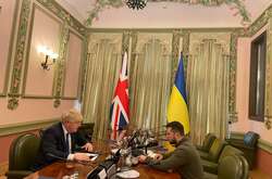 Президент України Володимир Зеленський і прем'єр-міністр Великої Британії Борис Джонсон проводять закриту зустріч