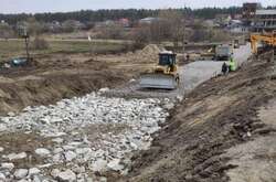 В Киевской области начали возводить переправу и одновременно строить мост на трассе М-06 Киев-Чоп