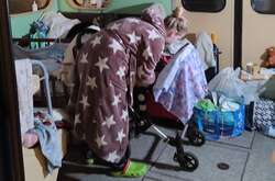 Харків'янка, яка народила дитину у метро, продовжує жити у підземці (відео)