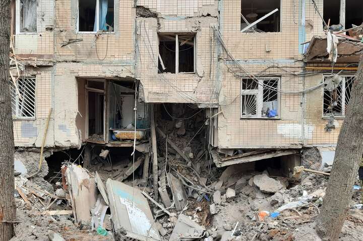 Окупанти завдали ракетного удару по Харкову: обвалився будинок (фото)