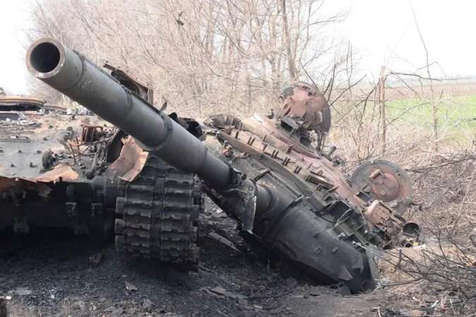 На сході країни українські воїни знищили чотири танки, літак та вертоліт ворога