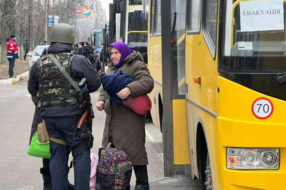 Затриманому окупантами гуманітарному конвою вдалось покинути Мелітополь