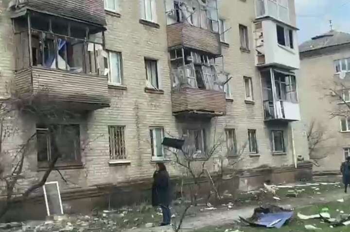 У Сєверодонецьку рашисти обстріляли школу та багатоповерхівки 