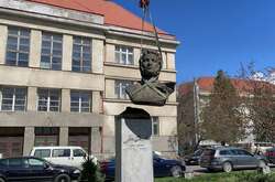 Пам'ятник Пушкіну у центрі Ужгорода зазнав метаморфоз