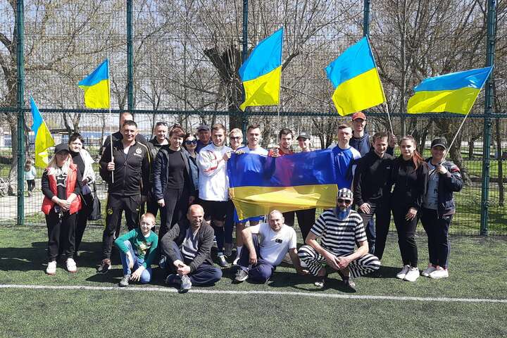В оккупированной Голой Пристани прошел турнир по мини-футболу под украинскими флагами