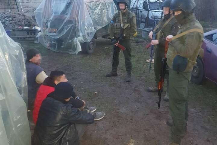 Під Києвом викрили склад мародерів: поліція затримала підозрюваних