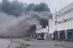  Пожар на складе под Киевом после российского ракетного удара 