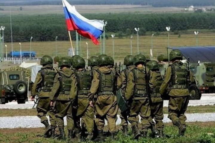 Російські окупанти підняли у Мелітополі прапори РФ