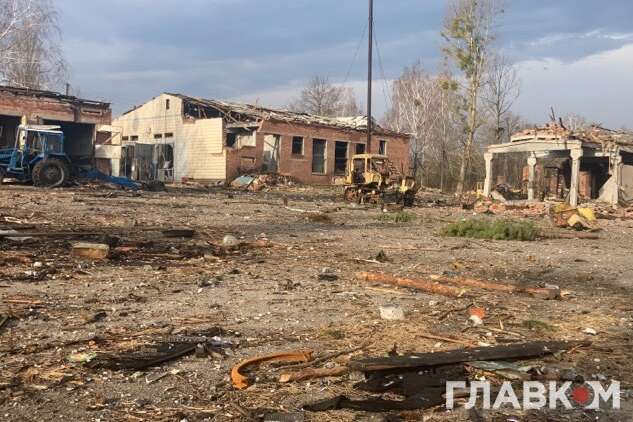 Що залишилося від знищеної стоянки російських окупантів на Київщині (фото) 