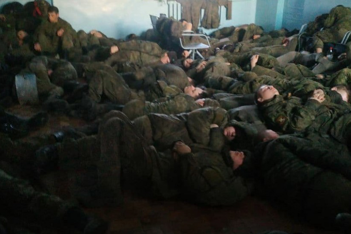 «Лечение пропагандой»: разведка показала, как РФ агитирует раненых солдат возвращаться воевать