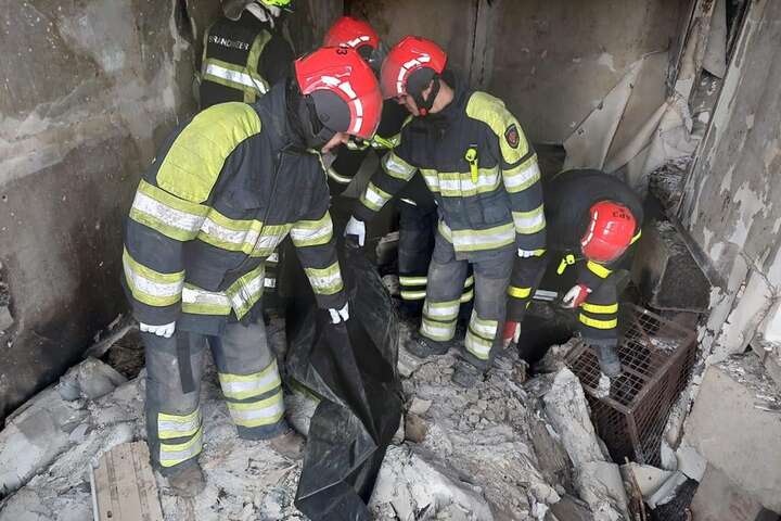 Під завалами будинків у Бородянці виявлено тіла ще семи осіб (фото, відео)