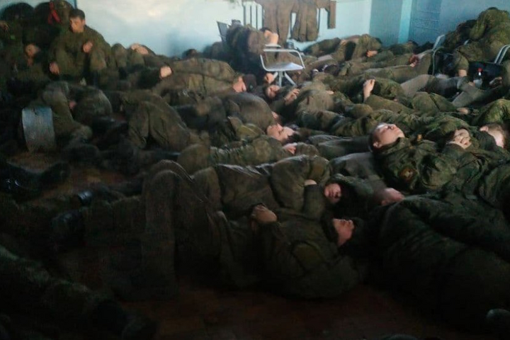«Лікування пропагандою»: розвідка показала, як РФ агітує поранених солдатів повертатися воювати