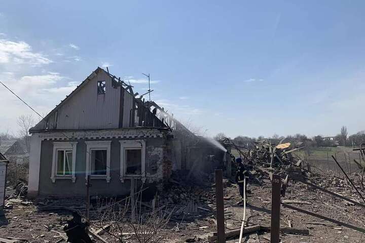 Окупанти накрили артилерією село на Донеччині: десятки пошкоджених будинків (фото)