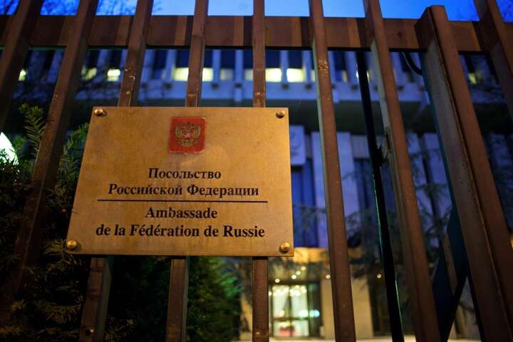 Франція висилає шістьох російських дипломатів через підозру в шпигунстві