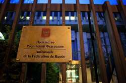  Посольство РФ в Парижі лишиться без частини працівників 