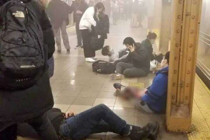 У метро Нью-Йорка сталася стрілянина: багато поранених