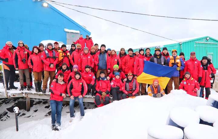 На полярній станції «Академік Вернадський» відбулася «перезмінка» експедицій (фото)