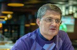 Кондратюк показал «подарки» от оккупантов, влетевшие в его дом