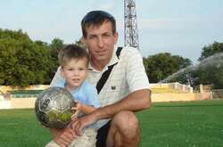 Чоловік вивіз сім'ю у безпечне місце, а сам залишився волонтерити у Маріуполі