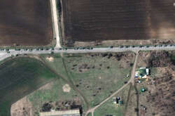 Супутники зафіксували нові колони російської техніки поблизу України (фото)